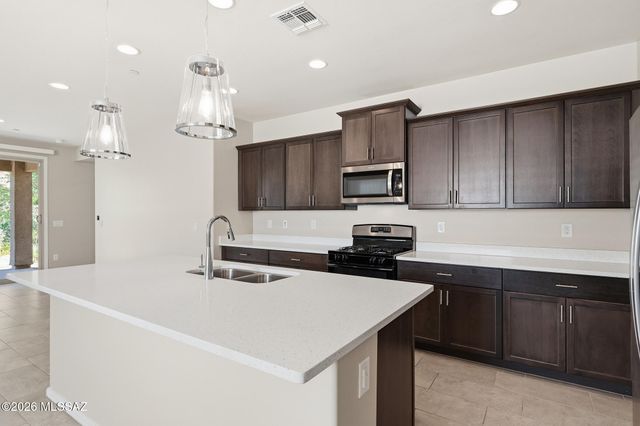 14035 E Red Pine Place, Vail, AZ 85641