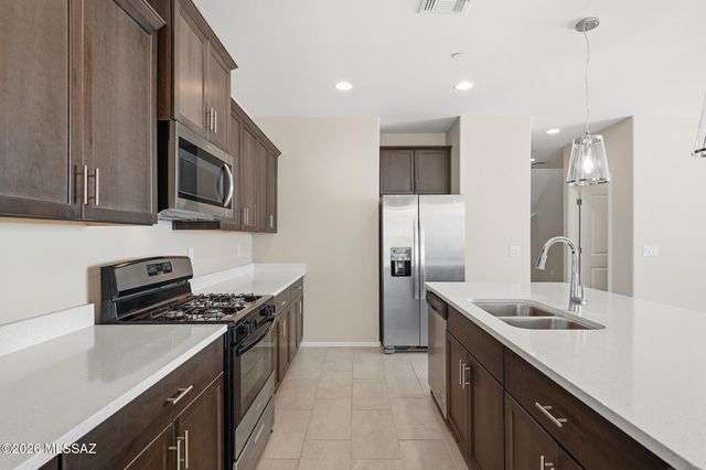 14035 E Red Pine Place, Vail, AZ 85641