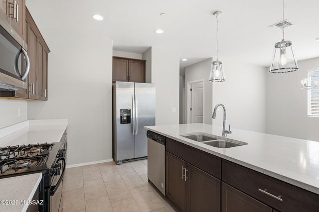 14035 E Red Pine Place, Vail, AZ 85641