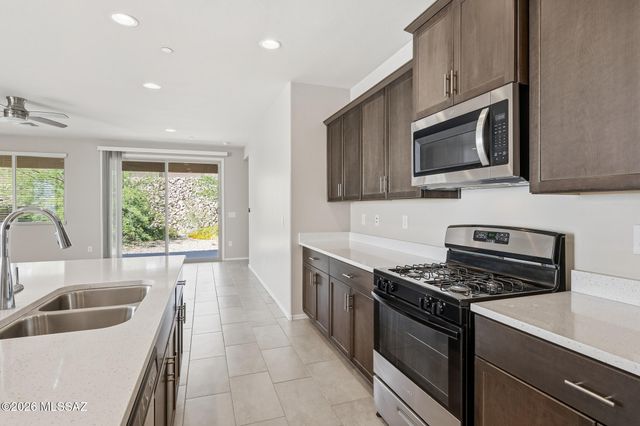 14035 E Red Pine Place, Vail, AZ 85641