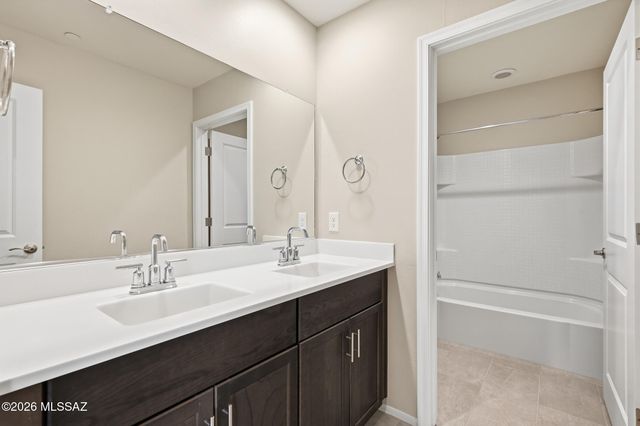 14035 E Red Pine Place, Vail, AZ 85641