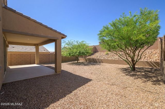 14035 E Red Pine Place, Vail, AZ 85641