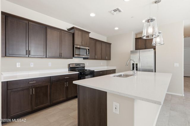 14035 E Red Pine Place, Vail, AZ 85641
