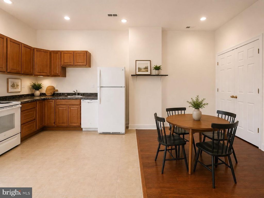 Image 10 of property listing at 25 W NORTH AVE, Baltimore, MD 21201