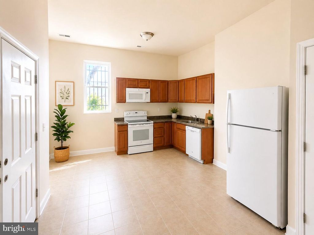 Image 3 of property listing at 25 W NORTH AVE, Baltimore, MD 21201