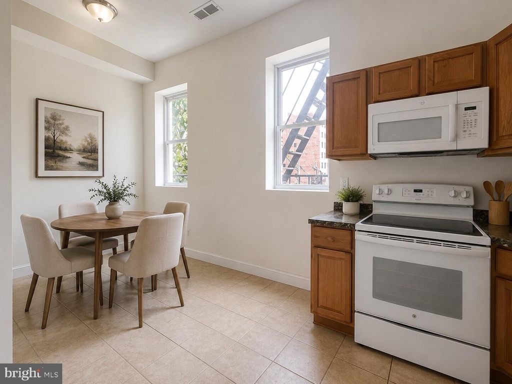 Image 4 of property listing at 25 W NORTH AVE, Baltimore, MD 21201