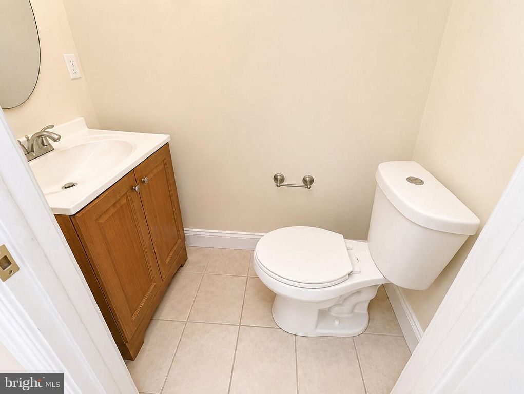 Image 5 of property listing at 25 W NORTH AVE, Baltimore, MD 21201