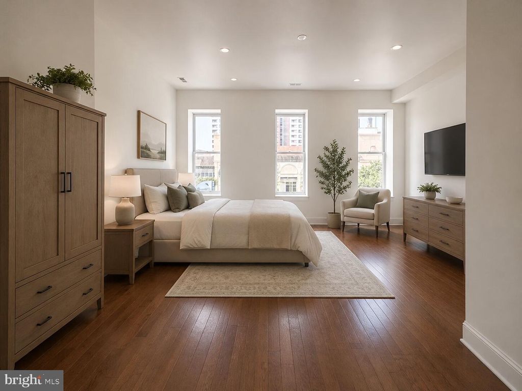 Image 7 of property listing at 25 W NORTH AVE, Baltimore, MD 21201