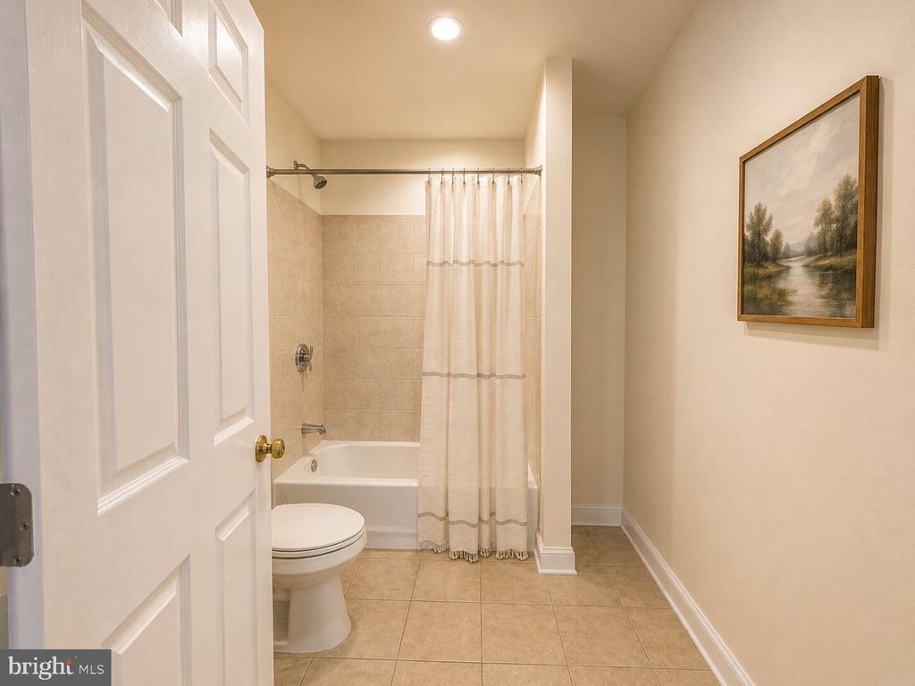 Image 8 of property listing at 25 W NORTH AVE, Baltimore, MD 21201