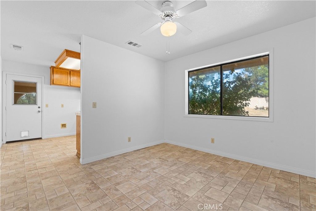 Image 10 of property listing at 4467 Valle Vista Court, Phelan, CA 92371