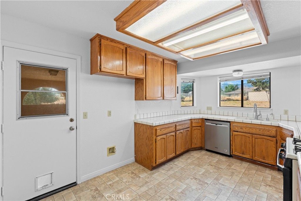 Image 11 of property listing at 4467 Valle Vista Court, Phelan, CA 92371