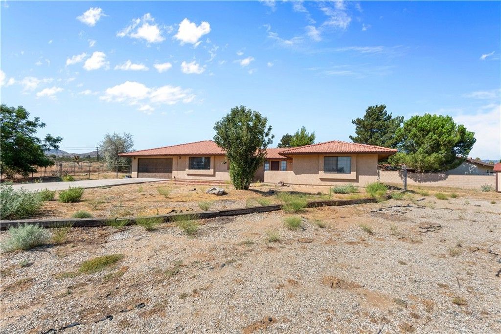 Image 3 of property listing at 4467 Valle Vista Court, Phelan, CA 92371