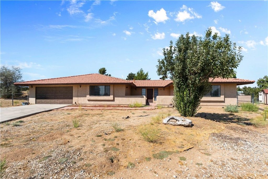 Image 4 of property listing at 4467 Valle Vista Court, Phelan, CA 92371