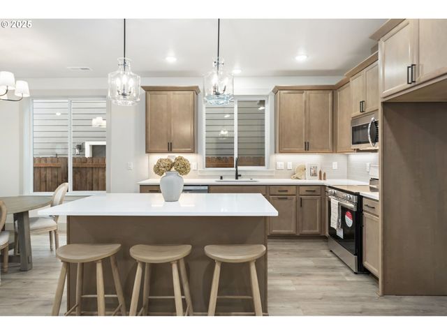 904 E 30TH St, Vancouver, WA 98663