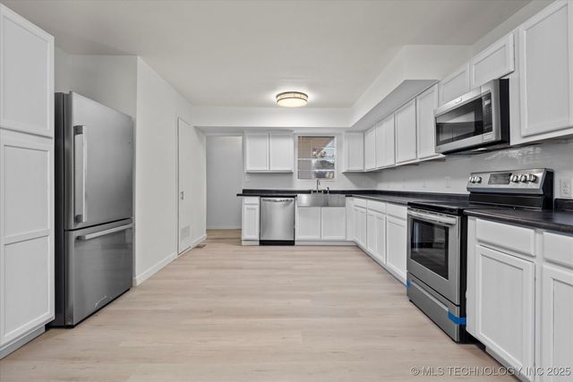 1719 SE Hilltop Drive, Bartlesville, OK 74006