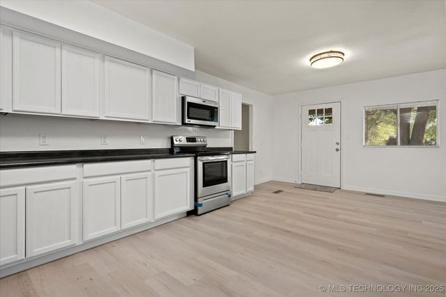 1719 SE Hilltop Drive, Bartlesville, OK 74006