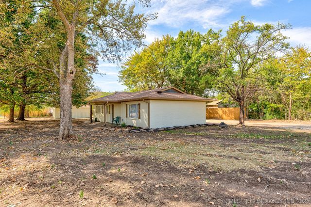 1719 SE Hilltop Drive, Bartlesville, OK 74006