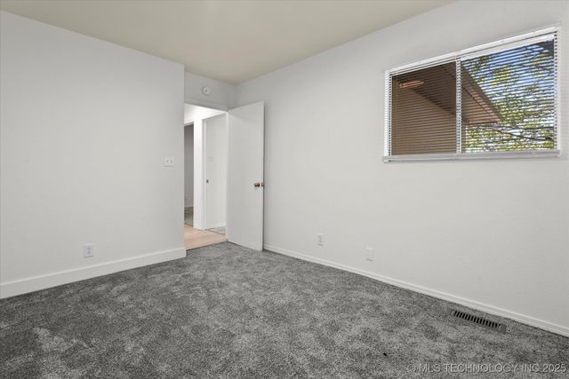 1719 SE Hilltop Drive, Bartlesville, OK 74006