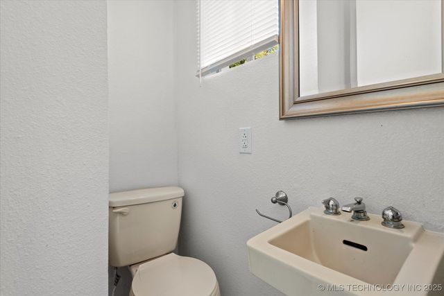 1719 SE Hilltop Drive, Bartlesville, OK 74006