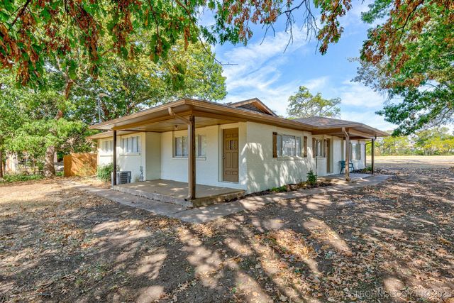 1719 SE Hilltop Drive, Bartlesville, OK 74006