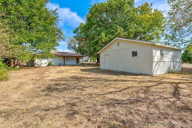 1719 SE Hilltop Drive, Bartlesville, OK 74006