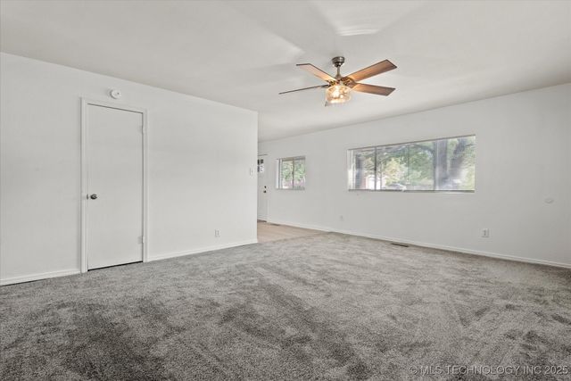 1719 SE Hilltop Drive, Bartlesville, OK 74006