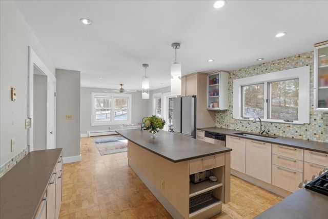 10 Hazelwood Ct, Attleboro, MA 02703