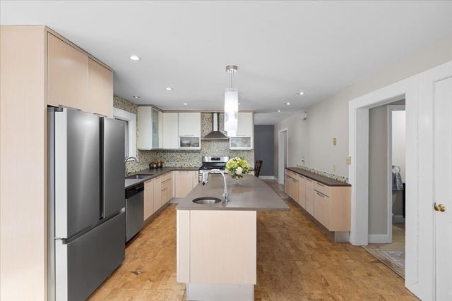 10 Hazelwood Ct, Attleboro, MA 02703