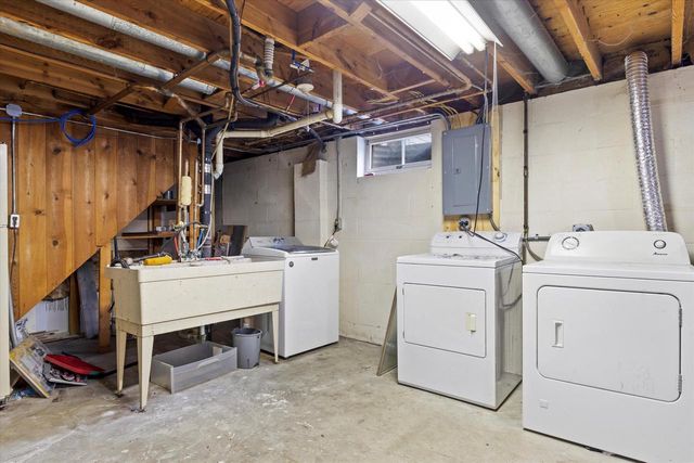 6321 N 121st STREET, Milwaukee, WI 53225