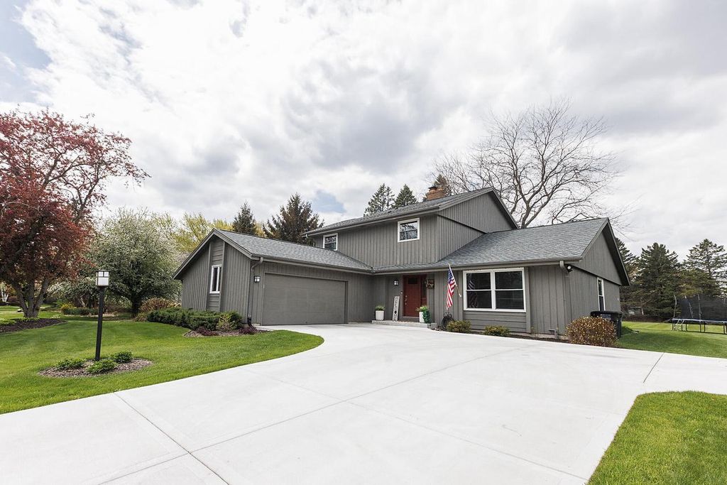 4 Cherrywood COURT, Wind Point, WI 53402
