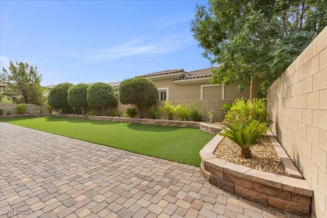 11 Carolina Cherry Drive, Las Vegas, NV 89141