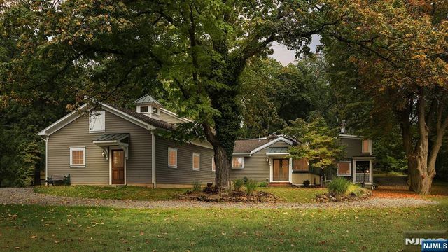 35 Woodledge Road, Watchung, NJ 07069