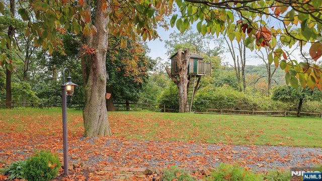 35 Woodledge Road, Watchung, NJ 07069