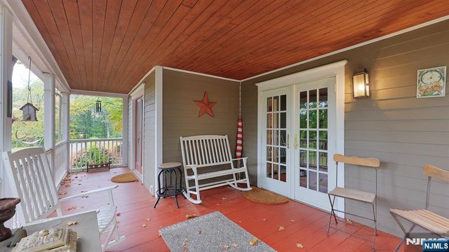 35 Woodledge Road, Watchung, NJ 07069