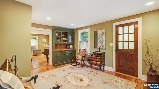 35 Woodledge Road, Watchung, NJ 07069