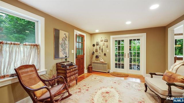 35 Woodledge Road, Watchung, NJ 07069