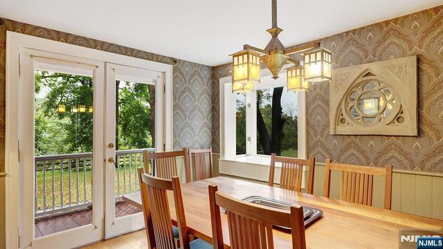35 Woodledge Road, Watchung, NJ 07069