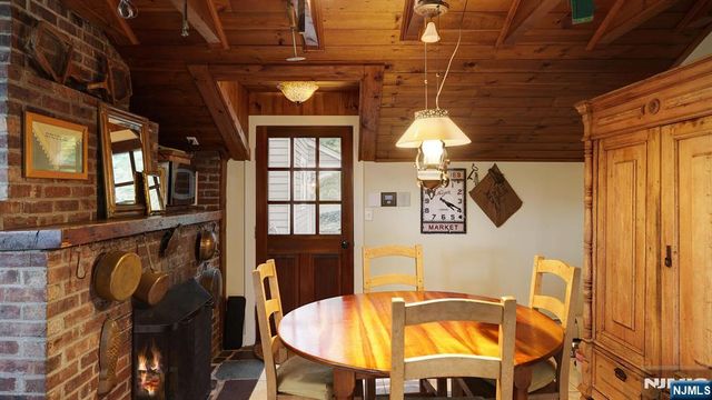 35 Woodledge Road, Watchung, NJ 07069