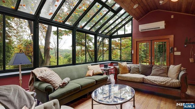 35 Woodledge Road, Watchung, NJ 07069