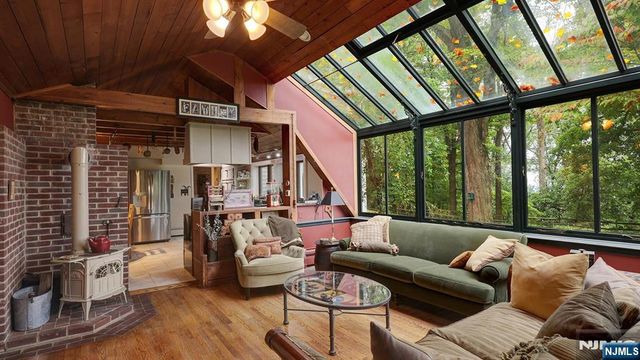 35 Woodledge Road, Watchung, NJ 07069