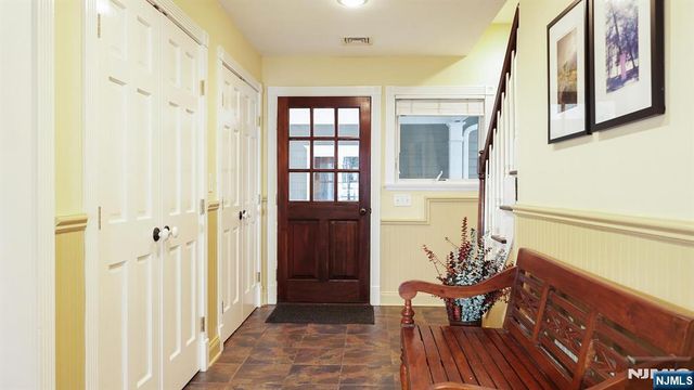 35 Woodledge Road, Watchung, NJ 07069