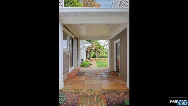 35 Woodledge Road, Watchung, NJ 07069