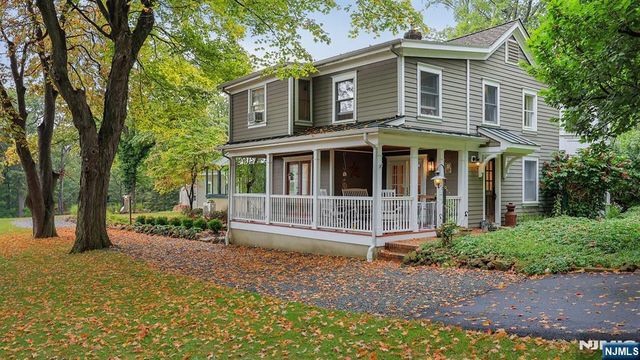 35 Woodledge Road, Watchung, NJ 07069
