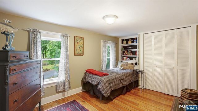 35 Woodledge Road, Watchung, NJ 07069