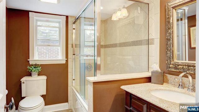 35 Woodledge Road, Watchung, NJ 07069