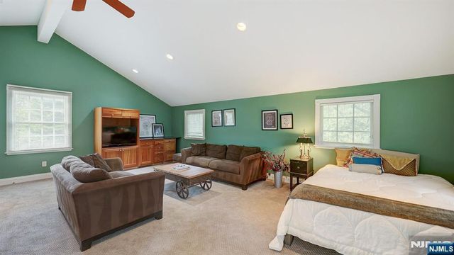 35 Woodledge Road, Watchung, NJ 07069