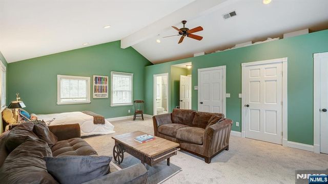 35 Woodledge Road, Watchung, NJ 07069