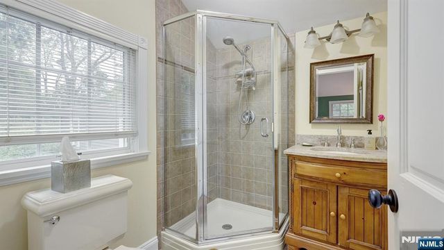 35 Woodledge Road, Watchung, NJ 07069