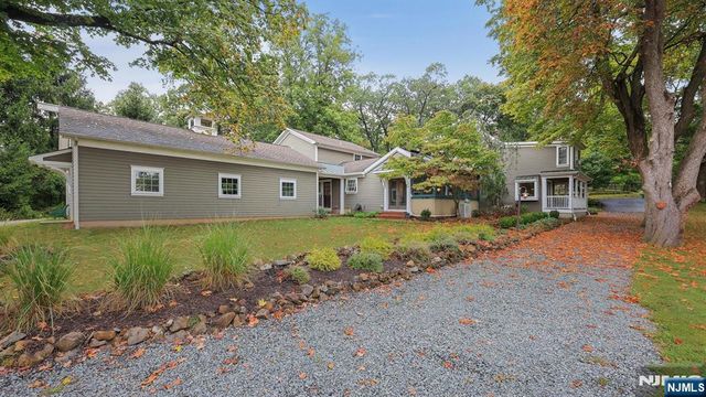 35 Woodledge Road, Watchung, NJ 07069