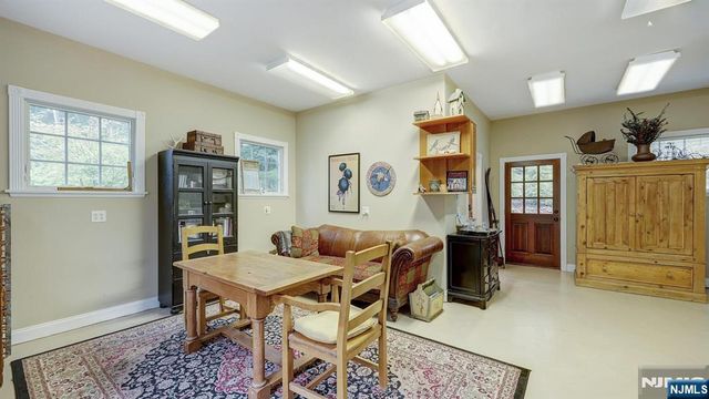 35 Woodledge Road, Watchung, NJ 07069